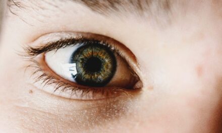 Farvede kontaktlinser – et nyt og spændende alternativ til briller